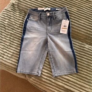 Stylish High-Rise Bermuda Shorts - Two-Tone